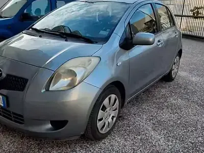 Second-hand Toyota Yaris 65 CP (47 kW) 2006 Gri Berlinǎ
