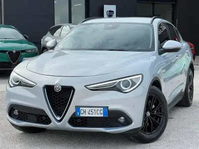 Usata Alfa Romeo Stelvio Business 160 CV (117 kW) 2022 Argento SUV
