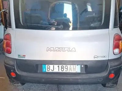 Usata Fiat Multipla 103 CV (75 kW) 2000 Grigio Monovolume