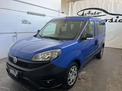 Usata Fiat Doblò 95 CV (69 kW) 2019 Blu Monovolume