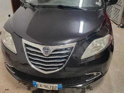 Usata Lancia Ypsilon 95 CV (69 kW) 2011 Utilitaria