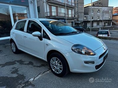 Usata Fiat Punto Young 77 CV (56 kW) 2015 Bianco Utilitaria