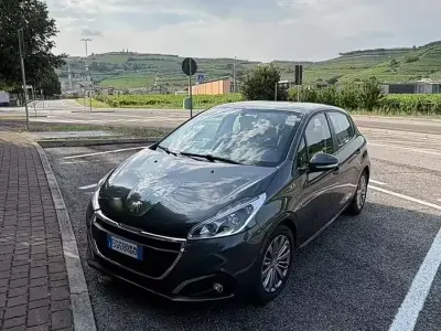 Usata Peugeot 208 75 CV (55 kW) 2017 Grigio Utilitaria