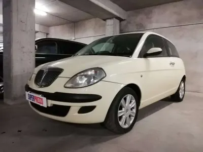 Usata Lancia Ypsilon 60 CV (44 kW) 2006 Beige Utilitaria