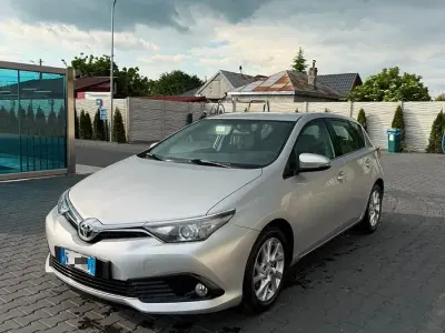 Usata Toyota Auris 90 CV (66 kW) 2016 Grigio Berlina