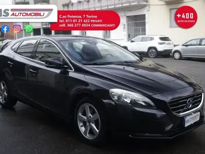 Usata Volvo V40 Momentum 115 CV (84 kW) 2015 Nero Utilitaria