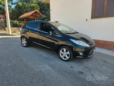 Usata Ford Fiesta 70 CV (51 kW) 2011 Nero Utilitaria