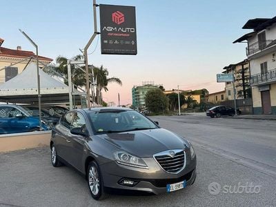Usado Lancia Delta Gold 105 CV (77 kW) 2012 Gris Utilitario