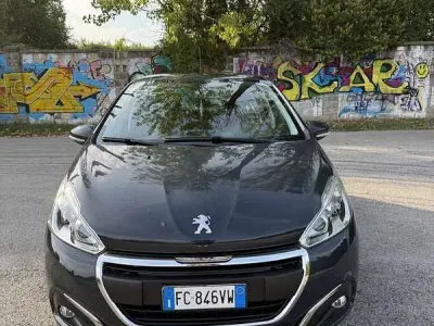 Usata Peugeot 208 Active 82 CV (60 kW) 2016 Bluazzurro Utilitaria
