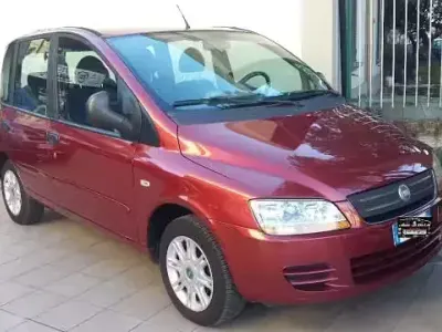 Käytetty Fiat Multipla Dynamic 110 HP (80 kW) 2004 Punainen Tila-auto