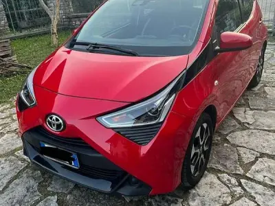 Gebraucht Toyota Aygo 72 PS (52 kW) 2019 Rot Kleinwagen