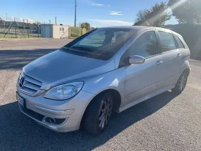 Usata Mercedes B180 116 CV (85 kW) 2008 Grigio Monovolume