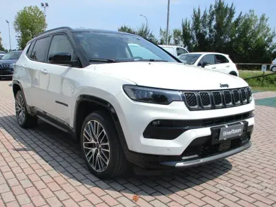 Käytetty Jeep Compass Summit 131 HP (96 kW) 2025 Valkoinen Katumaasturi