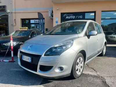 Usata Renault Scénic Dynamique 106 CV (77 kW) 2010 Grigio Monovolume