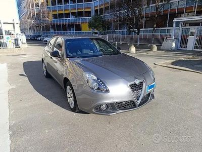 Usata Alfa Romeo Giulietta Tech Edition 120 CV (88 kW) 2018 Grigio Utilitaria