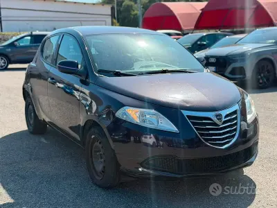 Usata Lancia Ypsilon Gold 69 CV (50 kW) 2014 Viola Utilitaria