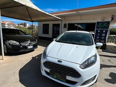 Begagnad Ford Fiesta 75 HK (55 kW) 2016 Vit Halvkombi