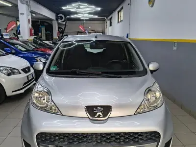 Usata Peugeot 107 68 CV (50 kW) 2009 Grigio Utilitaria