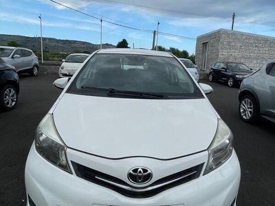 Usata Toyota Yaris 69 CV (50 kW) 2012 Bianco Utilitaria