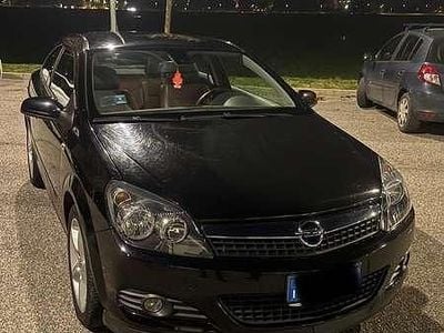 Usata Opel Astra GTC Cosmo 110 CV (80 kW) 2009 Nero Berlina