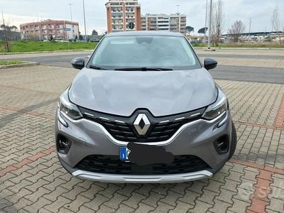 Usata Renault Captur 100 CV (73 kW) 2023 Grigio SUV