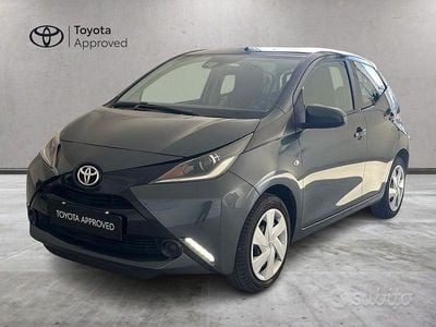 Usata Toyota Aygo X-play 69 CV (50 kW) 2017 Grigio Utilitaria