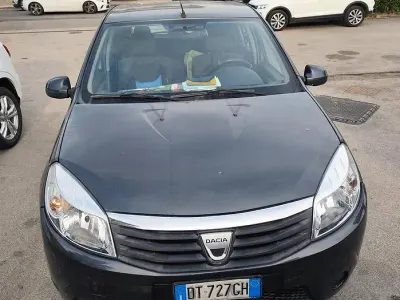 Usata Dacia Sandero 75 CV (55 kW) 2009 Grigio Berlina