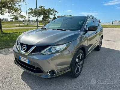 Usata Nissan Qashqai Tekna 110 CV (80 kW) 2015 Grigio SUV