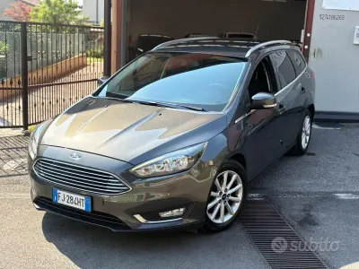 Usata Ford Focus Titanium 125 CV (91 kW) 2017 Grigio Station wagon