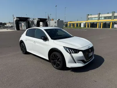 Usata Peugeot 208 GT 101 CV (74 kW) 2023 Bianco Utilitaria