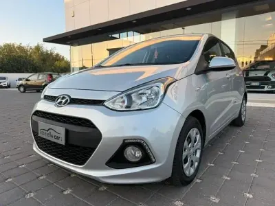Usata Hyundai i10 Style 67 CV (49 kW) 2014 Argento Utilitaria