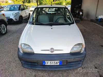 Usado Fiat 600 Active 54 HP (39 kW) 2010 Branco Citadino