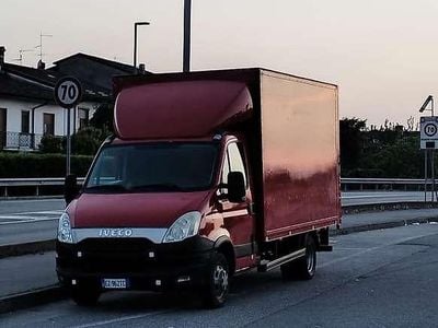 Usata Iveco Daily 147 CV (108 kW) 2013 Rosso Furgone