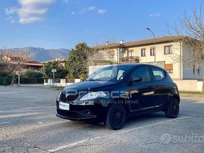 Usata Lancia Ypsilon 69 CV (50 kW) 2019 Nero Utilitaria