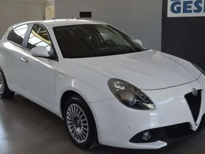 Usata Alfa Romeo Giulietta Business 120 CV (88 kW) 2018 Bianco Utilitaria
