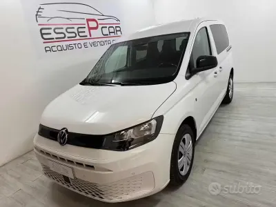 Käytetty VW Caddy 102 HP (75 kW) 2022 Valkoinen Tila-auto
