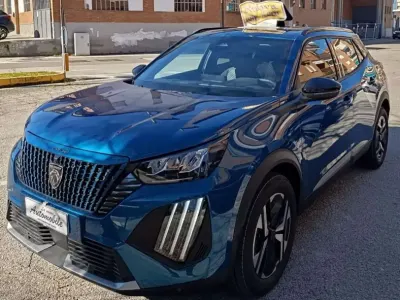 Nuova Peugeot 2008 Allure 101 CV (74 kW) 2025 Verde SUV