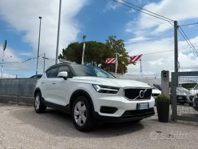 Usata Volvo XC40 Momentum 150 CV (110 kW) 2020 Bianco SUV