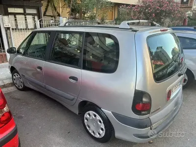 Usata Renault Espace 101 CV (74 kW) 2009 Grigio Monovolume