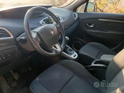 Usata Renault Scénic III 110 CV (80 kW) 2009 Nero Monovolume