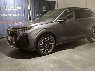 Usata Peugeot 5008 GT 136 CV (100 kW) 2025 Grigio SUV