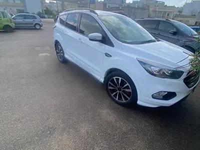 Usata Ford Kuga 120 CV (88 kW) 2019 Bianco SUV