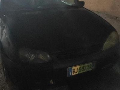 Usata Ford Fiesta 69 CV (50 kW) 2000 Nero Utilitaria