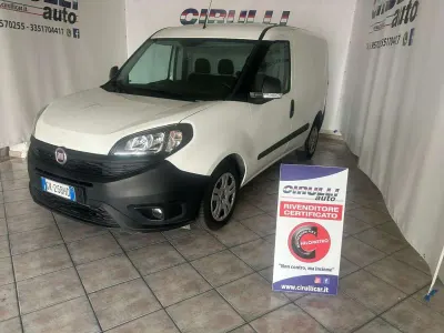 Usata Fiat Doblò Lounge 105 CV (77 kW) 2022 Bianco Monovolume