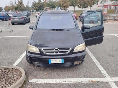 Usata Opel Zafira 200 CV (147 kW) 2005 Nero Monovolume