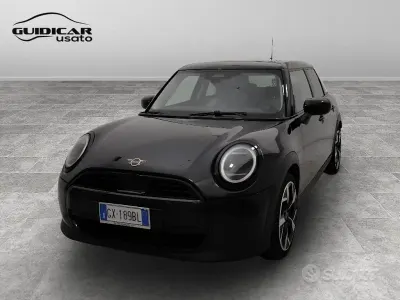Usata Mini Cooper Favoured 156 CV (114 kW) 2024 Nero Utilitaria