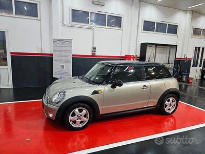 Usata Mini Cooper D 109 CV (80 kW) 2007 Marrone Utilitaria