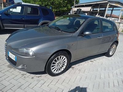 Usata Alfa Romeo 147 Progression 150 CV (110 kW) 2005 Argento Utilitaria