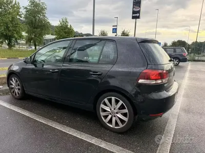 Usata VW Golf VI 105 CV (77 kW) 2010 Utilitaria