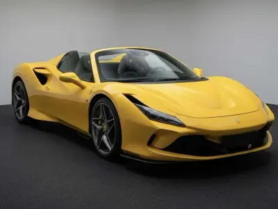 Usata Ferrari F8 721 CV (530 kW) 2021 Giallo Cabrio
